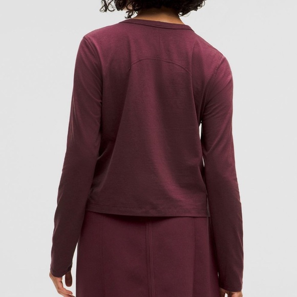 566. Lululemon Classic-Fit Cotton-Blend Long Sleeve sizes Sleeve in garnet red - Picture 2 of 7